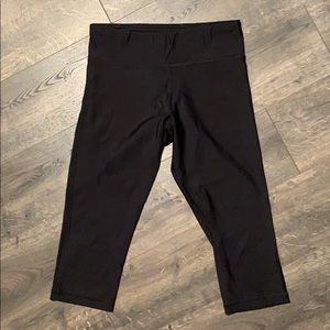 Women’s Under Armour Capris. Size small